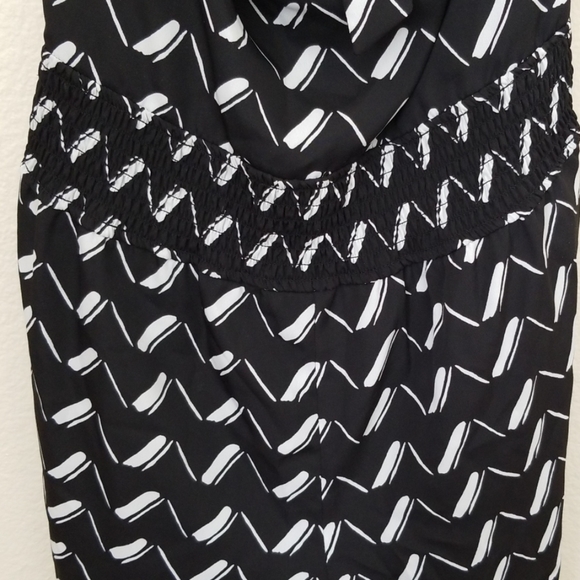 BCBGeneration Black&White Halter Romper XS NWT - Picture 4 of 7